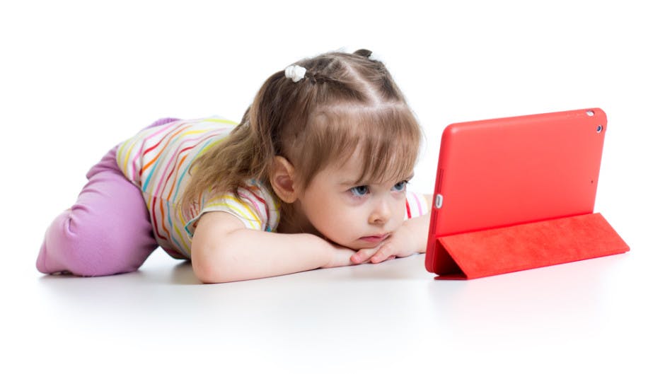 toddler-plays-kid-safe-games-iPad